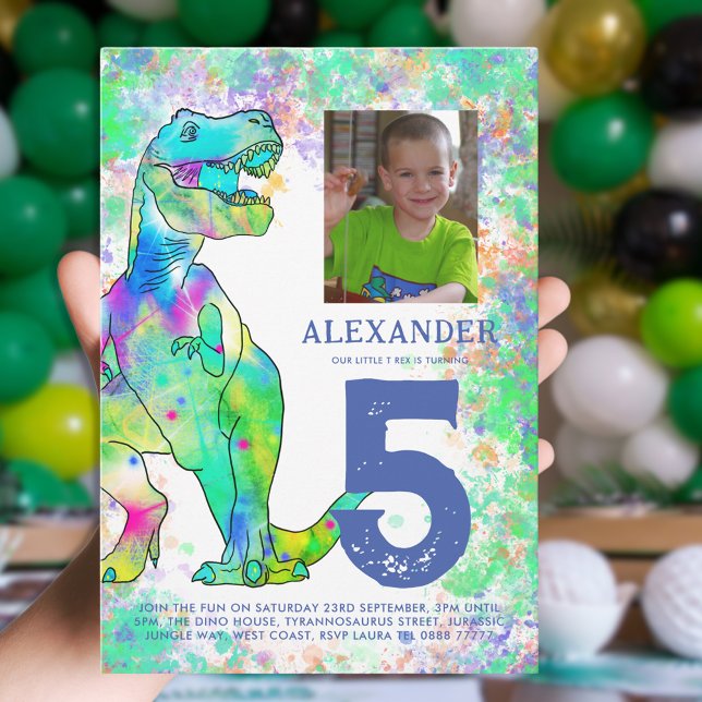 Convite Foto da Festa de aniversário do Dinossaur T-Rex (T-rex colorful dinosaur custom photo 5th birthday party invitation blue and green watercolor)