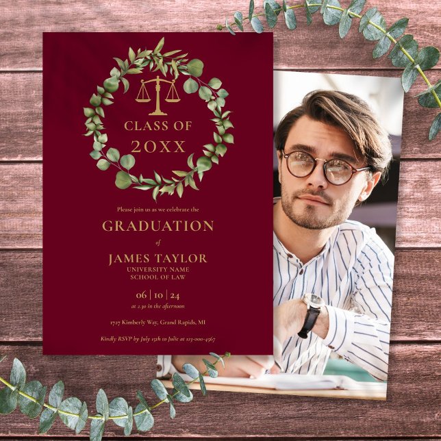 Convite Foto da Formatura na Faculdade de Direito com Guir (Burgundy Garland Photo Law School Graduation Invitation)