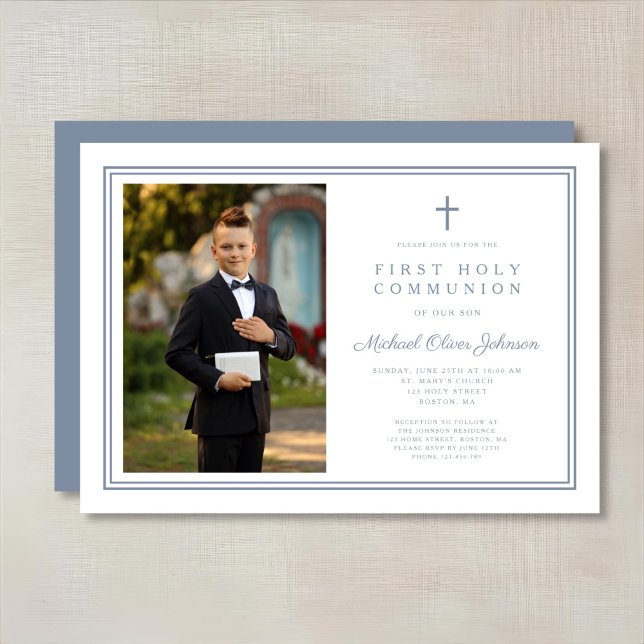 Convite Foto da Primeira Comunhão de Blue Cross Boy Modern (Modern Dusty Blue Cross Boy Photo First Communion Invitation)