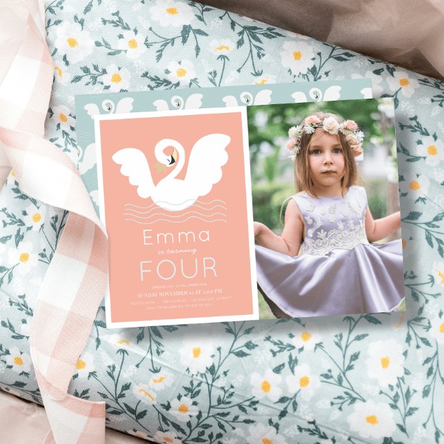 Convite Foto de aniversário da Swan Princess Pink Modern G (Criador carregado)