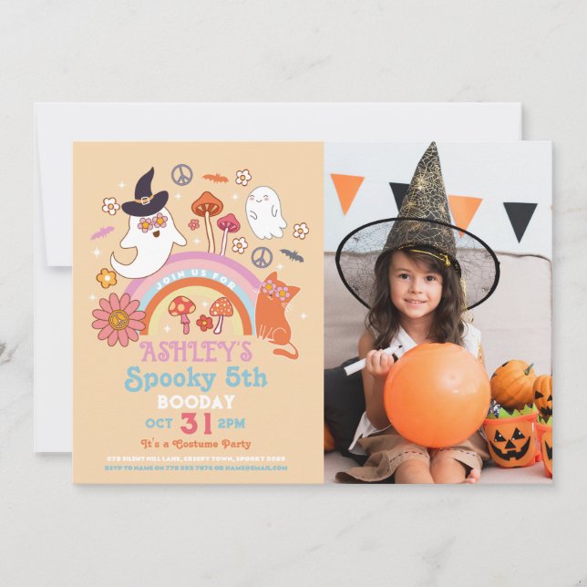 Convite Foto de Aniversário do Dia das Bruxas 70s Retro Vi (Frente)