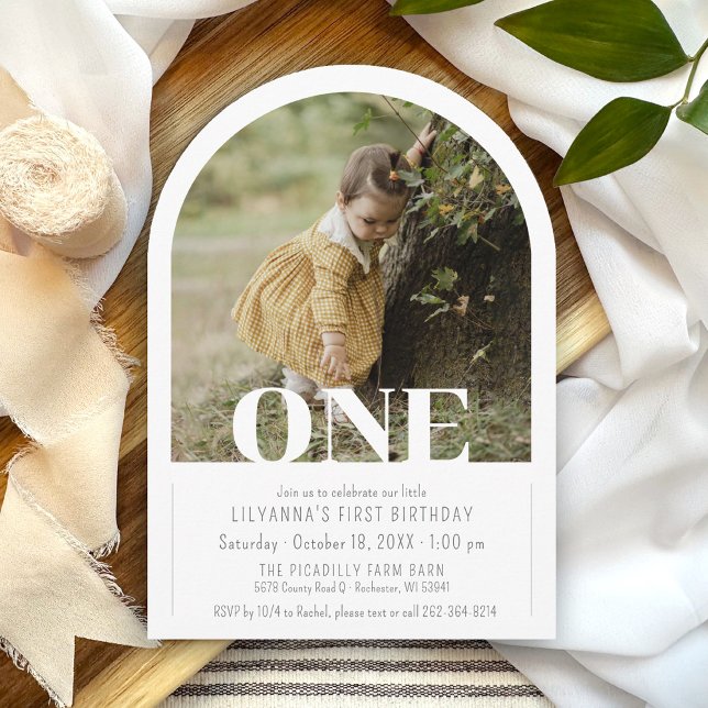 Convite Foto de Arch Moderno - Um primeiro aniversario (Printable ONE arch photo minimalist modern girl or boy birthday party invitation for children & kids)