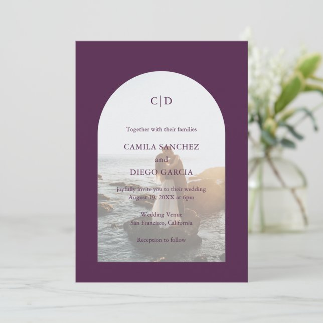 Convite Foto de Arco Roxo Elegante Casamento Moderno (Em pé/Frente)