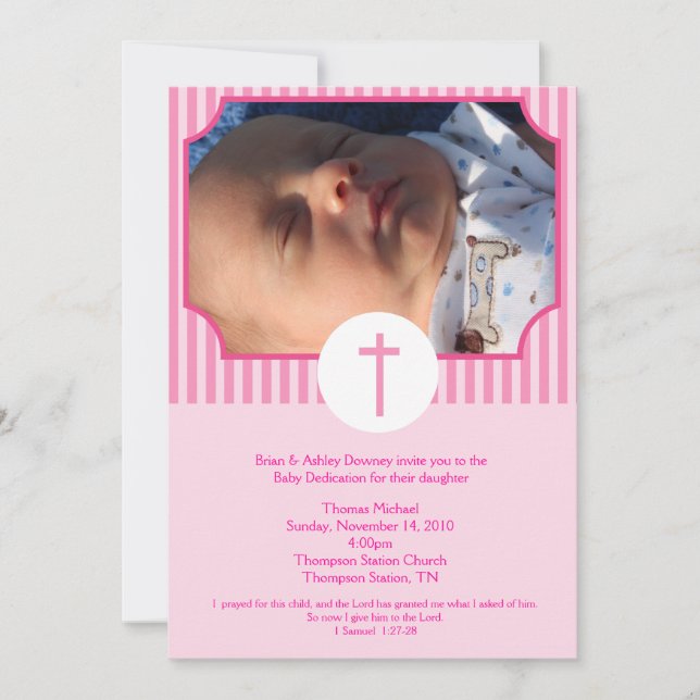 Convite Foto de Batismo Bebê com Stripe Rosa 5 x 7 (Frente)