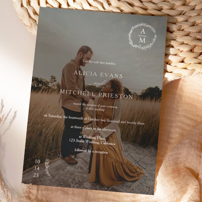 Convite Foto de casamento branco de monograma floral cláss (Criador carregado)