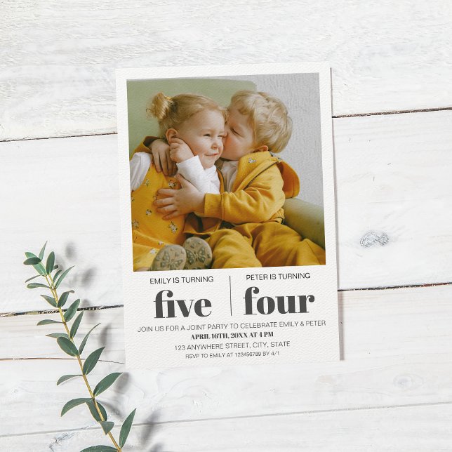 Convite Foto de Festa de aniversário Mínima Moderna (joint birthday)