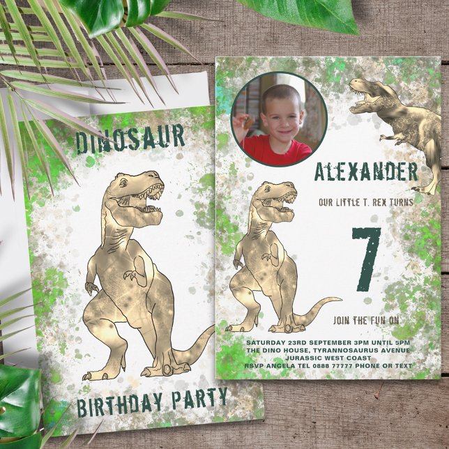 Convite Foto de Festa de Aniversário na Selva com Dinossau (T-Rex dinosaur 7th birthday party invitation with custom photo template green and brown watercolor )