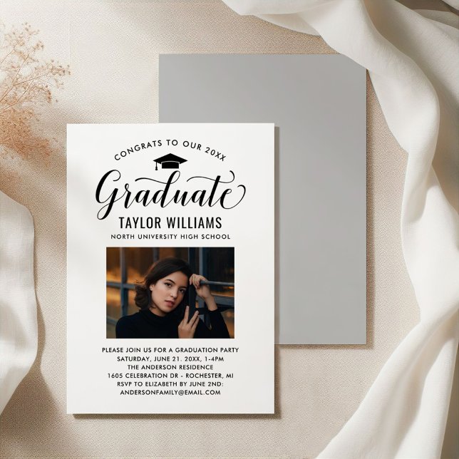 Convite Foto de formatura em preto e branco com graduação  (Criador carregado)