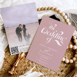 Convite Foto de foto empoeirada rosa casamento Qr<br><div class="desc">Quando retro encontra o toque moderno. Um convite de casamento para um rosa retro branco e empoeirado com uma caligrafia clássica e elegante retro vintage. Adicione sua foto de casal no verso ( ou exclua-a se você não quiser fotos) e adicione seu código QR para rsvp, detalhes e transforme esse...</div>