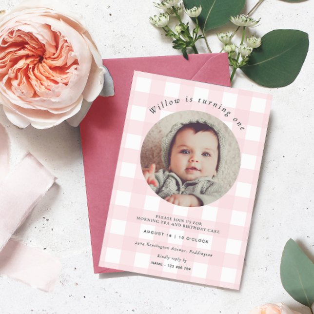 Convite Foto de Gingham Rosa, Aniversário (Birthday Photo Invitation Pink Gingham Check)