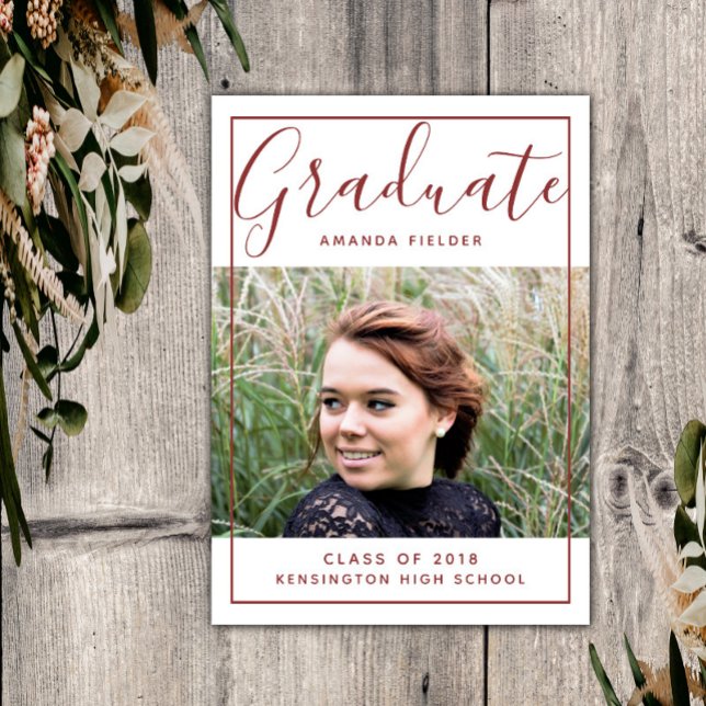 Convite Foto de Graduação com Quadro Moderno | Borgonha (Burgundy Modern Framed Graduation Photo Announcement)