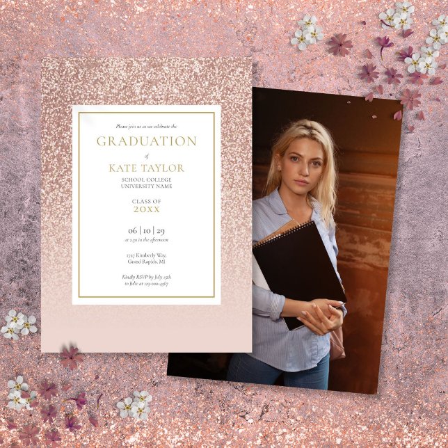 Convite Foto de Graduação de Literatura Dourada do Rosa mo (Modern Rose Gold Glitter Graduation Photo Invitation)