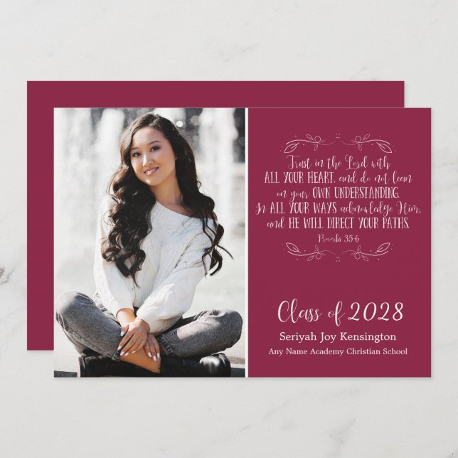 Convite Foto de Graduação Versa da Bíblia Cristã Burgundy (Frente/Verso)