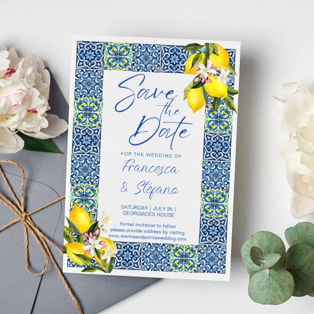 Convite Foto de limões de Azulejos azuis salvar a data (Blue Majolica tiles and lemons save the date photo invitation Mediterranean Amalfi themed wedding)