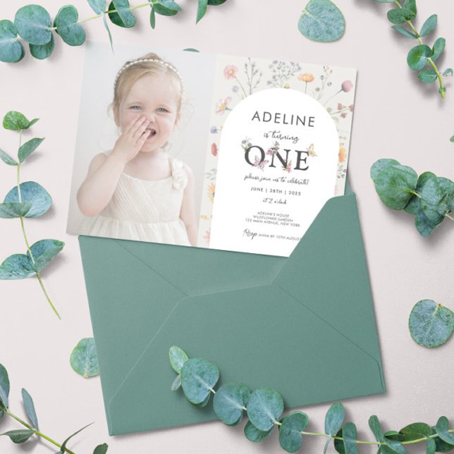 Convite Foto de primeiro aniversario Wildflower Theme Flor (Wildflower 1st Birthday Invitation with Photo Printable or Digital Personalized template baby girl)