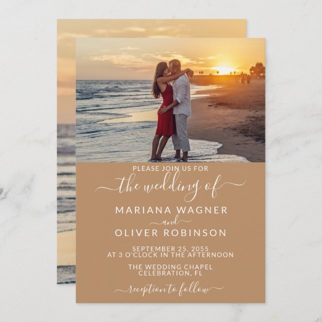 Convite Foto de Script Elegante Boho Tan Beige Wedding (Frente/Verso)