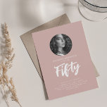 Convite Foto de script mínimo 50º aniversário, cor-de-rosa<br><div class="desc">Um elegante design de "50º aniversário" com fotografia personalizada,  tipografia moderna e texto personalizado.</div>