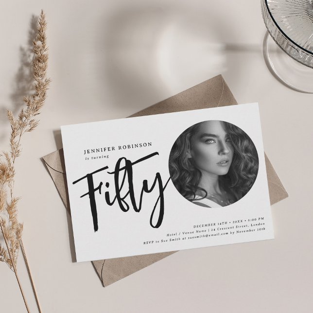 Convite Foto de Script Moderno 50º Aniversário Preto e Bra (Modern Script Photo 50th Birthday Black & White Invitation)