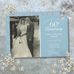 Convite Foto Diamond Confetti do Casamento de 60 anos<br><div class="desc">Personalize com sua foto favorita de casamento e seus detalhes especiais de comemoração do aniversário de casamento de 60 diamantes em tipografia branca em um fundo azul de diamante. Os traços inversos adoram os corações confetti. Projetado por Thisnotme©</div>