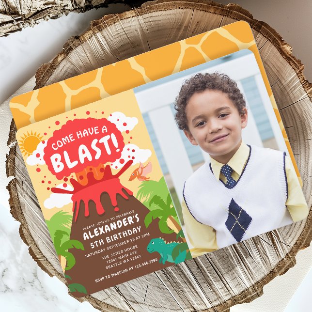 Convite Foto do Aniversário de criança de vulcão Dinosaur (Criador carregado)