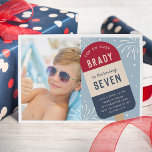 Convite Foto do Aniversário de criança Vintage Red White e<br><div class="desc">Acalme-se com estes convites de festas temáticos de picolé para a sua festa de aniversário de verão. Perfeito para os aniversários que chegam perto do quarto de julho ou do fim de semana do dia do trabalho, esta divertida design de verão apresenta uma ilustração vermelha, branca e azul de pop...</div>