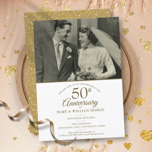 Convite Foto do Casamento Dourado Coração Confetti, 50 ano (50th Anniversary Gold Heart Confetti Wedding Photo Invitation)