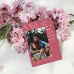 Convite Foto do Na moda Chic Salve a data 2 rosa Rosa<br><div class="desc">Moderno, Chic e Negrito descrevem esta Foto Rosa Salvar a Data. Escolha entre várias cores para corresponder à sua foto ou tema. É fácil criar suas próprias datas. Basta inserir suas informações em nossos modelos fáceis de usar. E a sua página Salvar a data será impressa com impressoras profissionais de...</div>