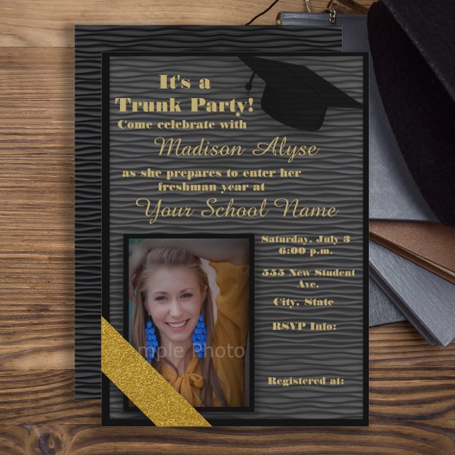 Convite Foto do Partido da Faculdade de Tronco Preto e Dou (Black and gold Trunk/Dorm Party photo invitation)