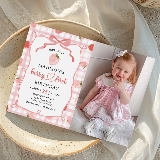 Convite Foto do primeiro aniversario Berry First Strawberr (Criador carregado)
