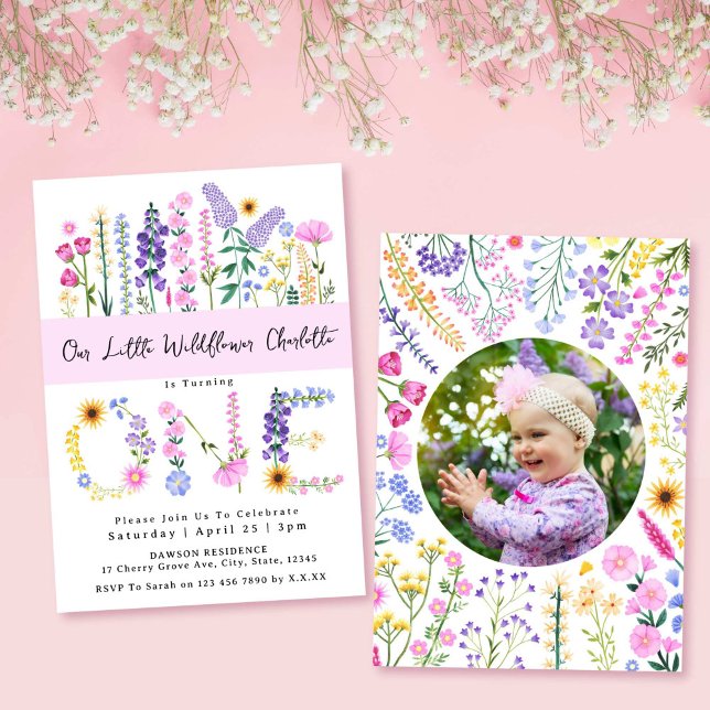 Convite Foto do primeiro aniversario de nossa pequena garo (Our Little Wildflower Girl 1st Birthday Photo Invitation)