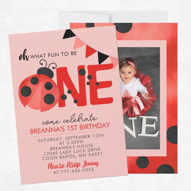 Convite Foto do primeiro aniversario Ladybug da Sweet Wate (Oh What Fun to Be One Light Salmon Pink and Red 1 Photo First Birthday Invitation)
