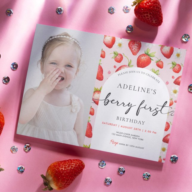 Convite Foto do primeiro aniversario Strawberry Berry Firs (Strawberry 1st Birthday Invitations Berry first birthday template digital or printed)