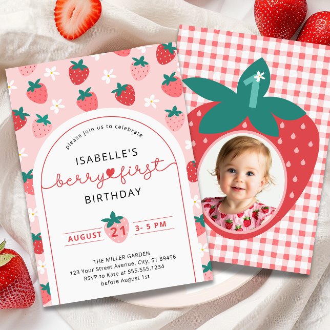 Convite Foto do Primeiro primeiro aniversario de Aniversár (Berry First Birthday 1st Birthday Strawberry Photo Invitation)