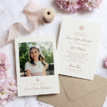 Convite Foto Dourada Bat Mitzvah, Rosa de Faux doce e simp<br><div class="desc">Este simples e na moda,  falso olhar de rosa dourado e convite para o Judeu Branco Mitzvah apresenta tipografia de escrita caprichosa,  estilo vintage e uma estrela falsa rosa dourada de David. Adicione a foto dela à frente. Um olhar elegante e clássico minimalista que ainda é único e tendencial.</div>