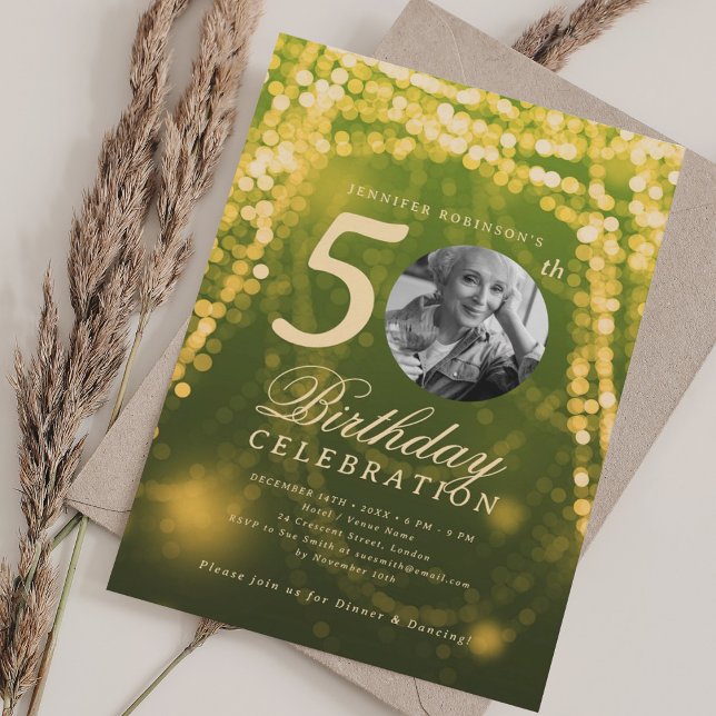 Convite Foto Elegante 50º Aniversário Luzes Douradas de Gl (Elegant Photo 50th Birthday Gold Green Glam Lights Invitation)