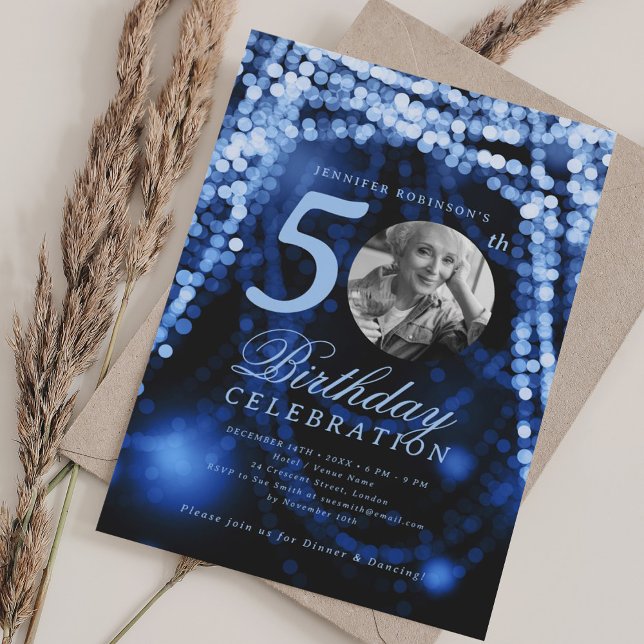 Convite Foto Elegante 50º Aniversário Marinho Luzes Azuis (Elegant Photo 50th Birthday Navy Blue Glam Lights Invitation)
