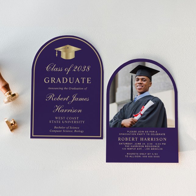 Convite Foto em arco elegante Festa de formatura Dourada r (An elegant arch-shaped college graduation party invitation to celebrate the graduate's achievements)