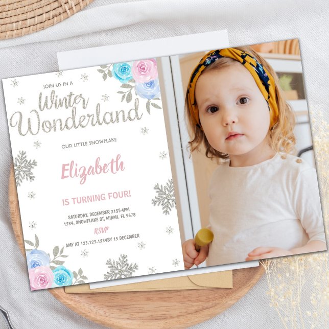 Convite Foto Floral Glitter Winter Wonderland Birthday (Floral Photo Glitter Winter Wonderland Birthday Invitation)
