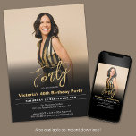 Convite Foto Mínima Dourada aniversário de 40 anos preto M<br><div class="desc">Convite para Fotografias Mínimo Dourado a aniversário de 40 anos preto moderno. Apresentando nosso convite de aniversário de um marco mínimo moderno, onde a classe encontra simplicidade em uma celebração de eterno. A paleta preta e dourada exude sofisticação, criando um pano de fundo elegante para seu dia especial. Esse design...</div>