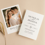 Convite Foto minimalista de casamento moderno preto e bran<br><div class="desc">Convite de Foto Moderna de Casamento Negro e Branco Minimalista. Personalize facilmente substituindo cada informação. Faça o upload de uma foto vertical/retrato. Verifique a visualização antes de adicionar ao carrinho. (Exemplo de foto de Jonathan Borba do Pexels)</div>