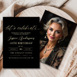 Convite Foto minimalista Dourada aniversário de 40 anos pr<br><div class="desc">Comemore a fazer 40 anos de estilo com um convite de aniversário Dourado e preto de Script Minimalista! Apresentando sotaques negros e dourados, tipografia elegante da escrita, e um design limpo e moderno, este convite dá o tom para uma celebração sofisticada. Perfeito para qualquer lugar, de salões quentes a encontros...</div>
