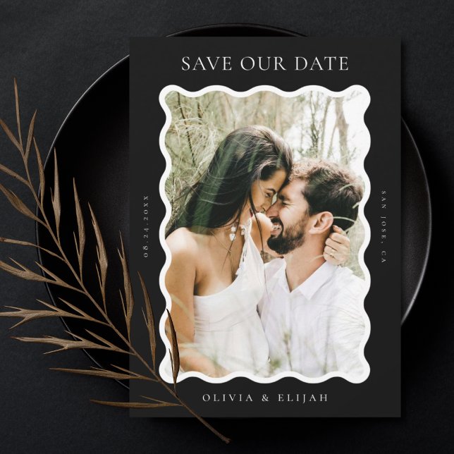 Convite Foto moderna branca e preta ondulada Salvar a data (Criador carregado)