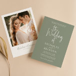 Convite Foto Moderna do Casamento Verde do Minimalista Boh<br><div class="desc">O Minimalista Boho Sage Green Wedding Modern Photo Invitation. Personalize facilmente substituindo cada informação. Faça o upload de uma foto vertical/retrato. Verifique a visualização antes de adicionar ao carrinho. (Exemplo de foto de Jonathan Borba do Pexels)</div>