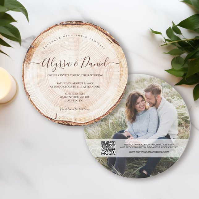 Convite Foto Personalizada de Fatia do Script Elegante Rus (Rustic elegant script wood cut slice, photo and wedding website invitation.)