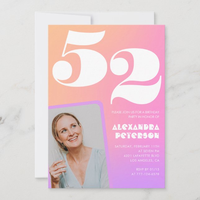 Convite Foto Retro Gradiente Rosa Aniversário de 52 anos (Frente)