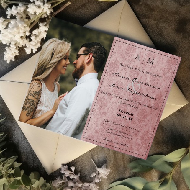 Convite Foto rosa Damask Monograma Casamento (Pink Photo Damask Monogram Wedding Invitation)