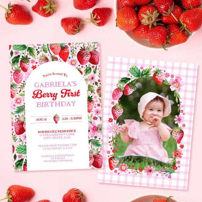 Convite Foto rosa do primeiro aniversario Berry Girl (Strawberry Girl Berry 1st Birthday Photo Invitation)