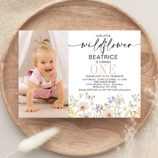 Convite Foto rosa púrpura Delicar primeiro aniversario de  (Girls Our Little Wildflower First Birthday Invitation, Little Wildflower First Birthday Invitation)