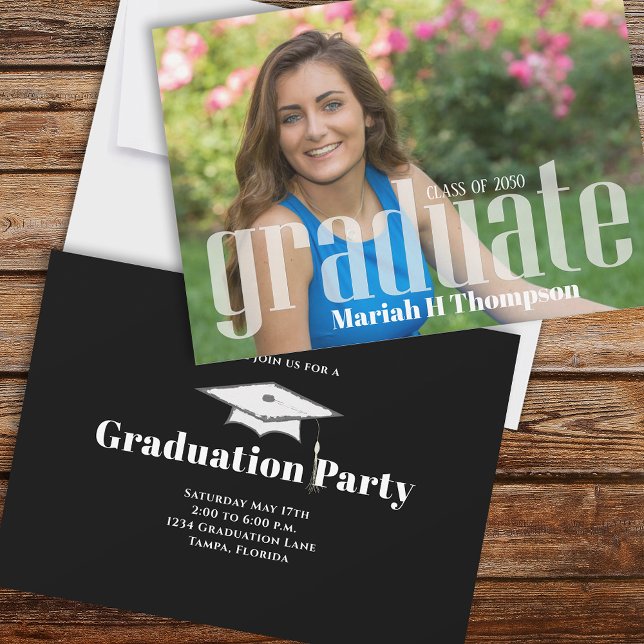 Convite Foto simples da Festa de formatura moderna (Graduation modern black and white photo typography invitation template. )