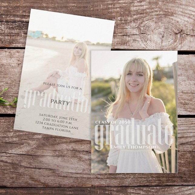 Convite Foto Simples Moderna com Formando Minimalista (Graduate modern typography style elegant 2 photo template invitation. )